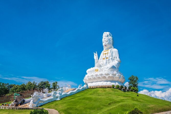 Full Day Chiang Rai 3 Temples White, Blue,Big Bhudha Temples - Buffet lunch in the middle of the day