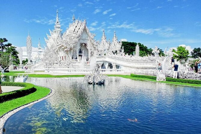 Full Day Chiang Rai 3 Temples White, Blue,Big Bhudha Temples - The early pickup and long road to Chiang Rai