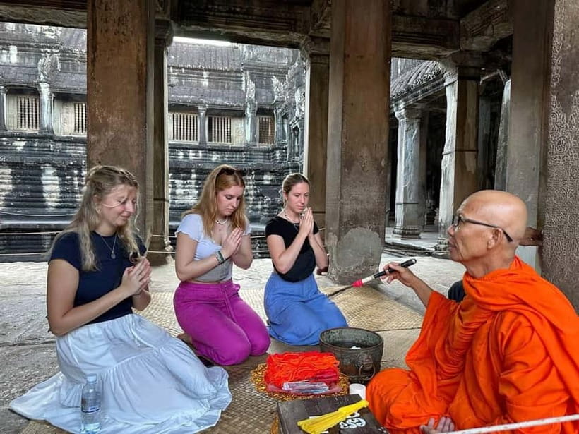 Full-Day Explore Angkor Temples Sunset Tour (with Lunch) - Heat, clothing, and walking demands