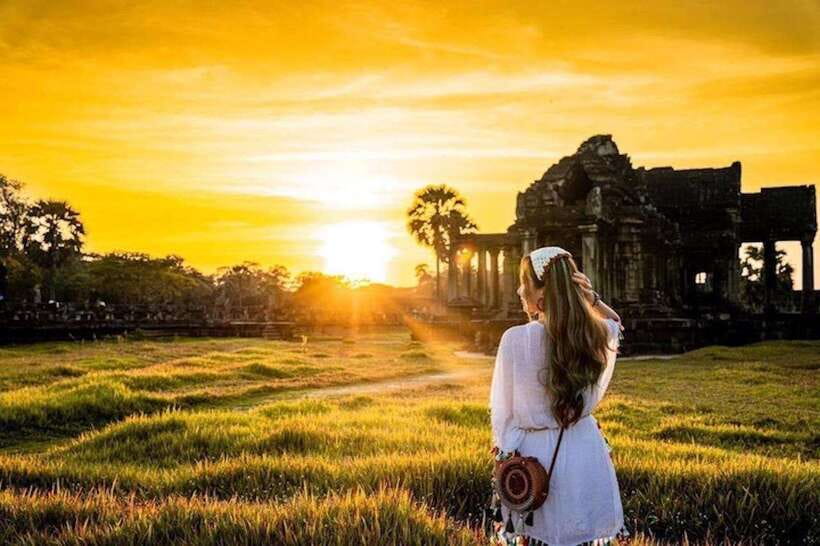 Full Day Private of Angkor Wat Tour with Tuk Tuk - Angkor Thom and Bayon: faces, gates, and a much larger setting