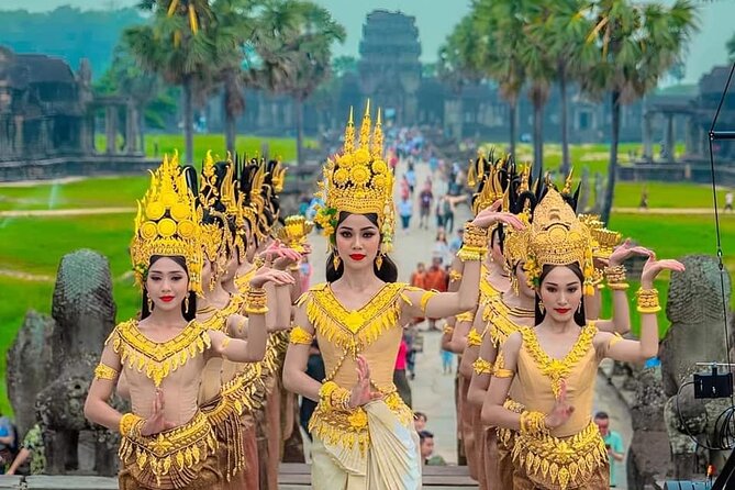 Full-Day Temples of Angkor Small Group Tour - The Terraces and a needed lunch stop