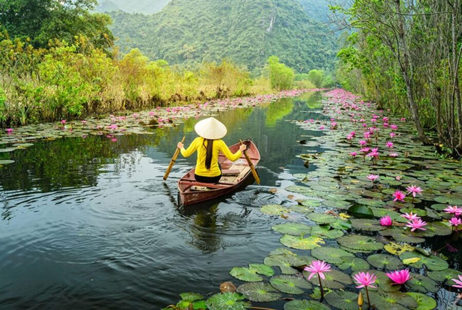 Full Day to Perfume Pagoda - Rowing the Yen Stream to Thien Tru harbor