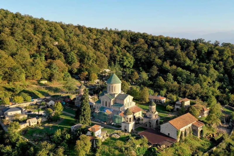 Gelati Monastery, Motsameta Monastery & Bagrati Cathedral - Motsameta Monastery and its rocky mountain setting