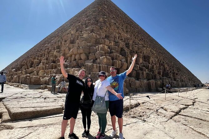 Giza Epic Adventure: Pyramids, Sphinx & Khafre’s Valley Temple - What the guide adds to the experience