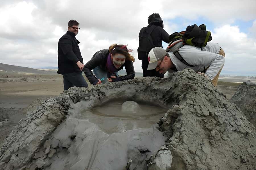 Gobustan and Fire temple Tour with Italian speaking guide - Yanardagh: a natural flame with a simple lesson