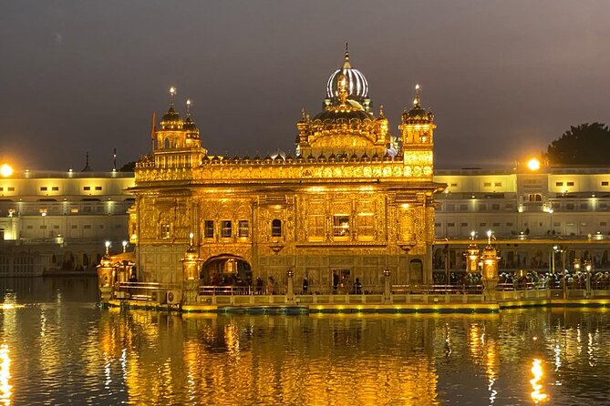 Golden Temple Night Ceremony and Light Visit Tour with Pick-Drop - What the guide adds to the evening