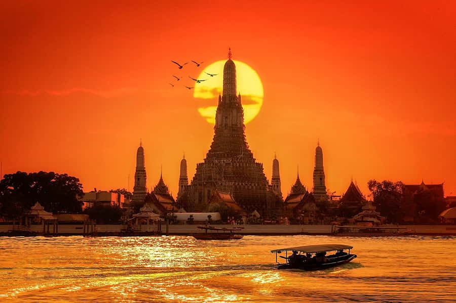 Grand Palace, Wat Pho, and Wat Arun: Guided Tour in Spanish - The Grand Palace and the Emerald Buddha