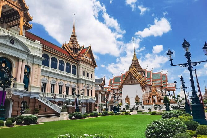Grand Palace & Wat Phra Kaew Walking Tour with Professional Guide - The Grand Palace: ornate, crowded, and worth your attention
