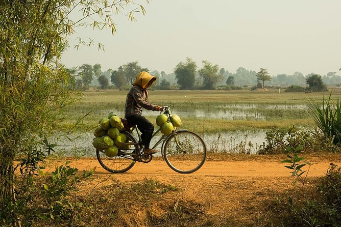 Grand Tour-Ek Phnom. Baset. Bamboo Train. Wat Banan. Phnom Sampov - Wat Banan and its 358-step climb