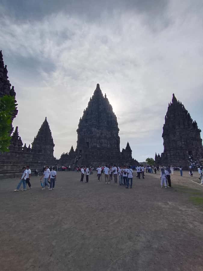Guarantee Borobudur Temple Structure & Prambanan. - Prambanan and its tall stone towers