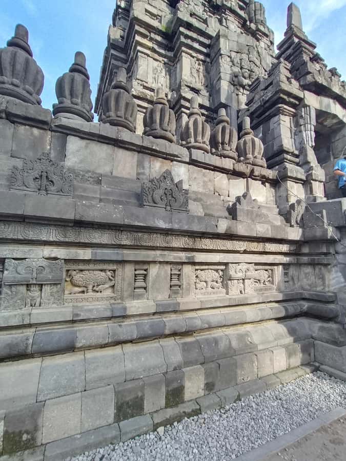 Guarantee Borobudur Temple Structure & Prambanan. - How the guides and drivers affect the day