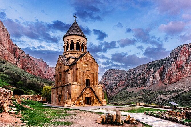 Guided tour: Khor Virap, Noravank Monastery, Areni, Jermuk - Areni brings wine and a useful cultural change