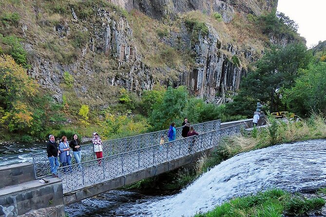 Guided tour: Khor Virap, Noravank Monastery, Areni, Jermuk - Who should book this tour?