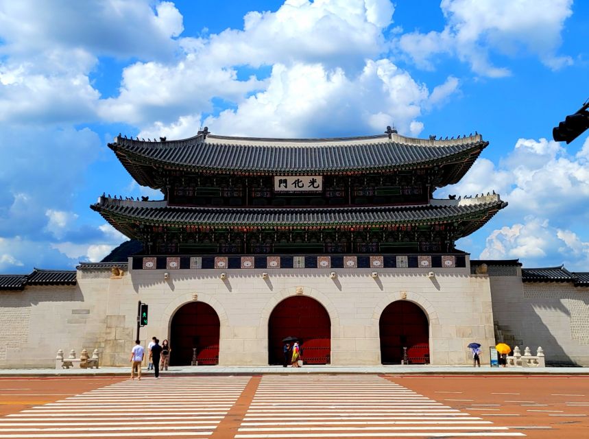 Gyeongbokgung Palace, Jogyesa Temple and Bukchon village - Should you book this Seoul walking tour?