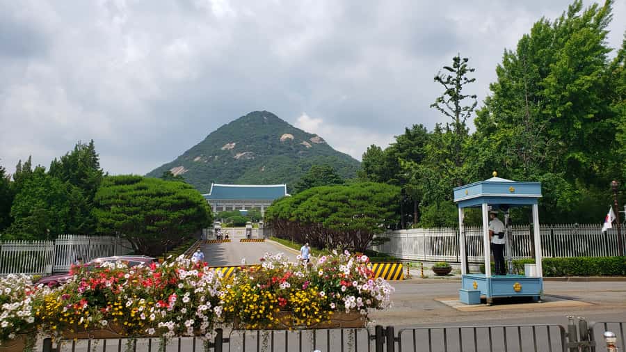Gyeongbokgung Palace, Jogyesa Temple and Bukchon village - Entering Gyeongbokgung, Joseon’s main palace