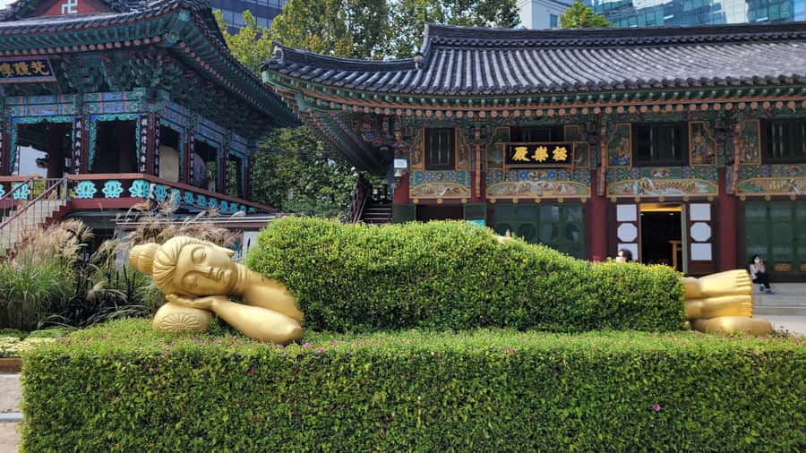 Gyeongbokgung Palace, Jogyesa Temple and Bukchon village - Bukchon village and traditional Seoul architecture
