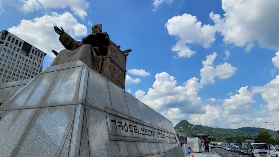Gyeongbokgung Palace, Jogyesa Temple and Bukchon village - What the guide adds to the experience