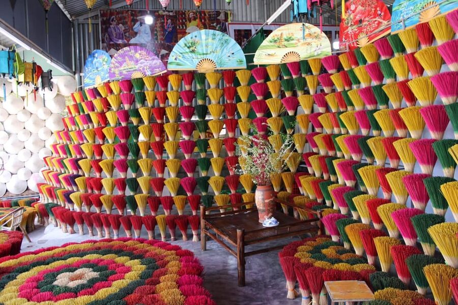 Ha Noi: Perfume pagoda or Incense Village w Guide Pick up - Lunch and the return journey