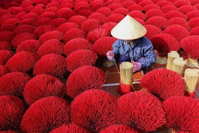 Ha Noi: Perfume pagoda or Incense Village w Guide Pick up - Who will enjoy this day most