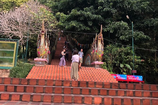 Half Day Morning Wat Pha Lat & Wat Phra That Doi Suthep Tour - Five things to know before you go