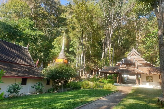 Half Day Morning Wat Pha Lat & Wat Phra That Doi Suthep Tour - Wat Phra That Doi Suthep and the 306-step climb