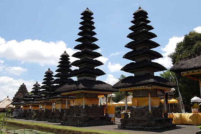 Half Day Tour: Tanah Lot Sunset & Taman Ayun Temple Included Entrance Ticket - Tanah Lot at sunset
