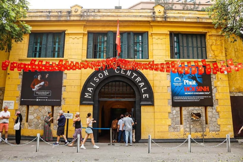 Hanoi: Full-Day Tour with Hoa Lo, Literature Temple & Guide - The Ho Chi Minh Mausoleum and One Pillar Pagoda