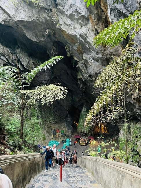 Hanoi: Perfume Pagoda Day Tour with Boat Ride & Cave Visit - A traditional boat along Yen Stream