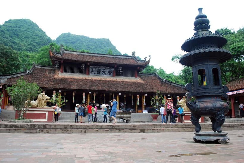 Hanoi: Perfume Pagoda Day Tour with Boat Ride & Cave Visit - Lunch near the pagoda