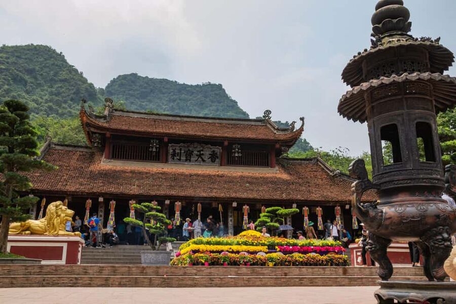 Hanoi: Perfume Pagoda - Yen Stream Boat Ride, Lunch & Cave - Huong Tich Cave and the mountain climb