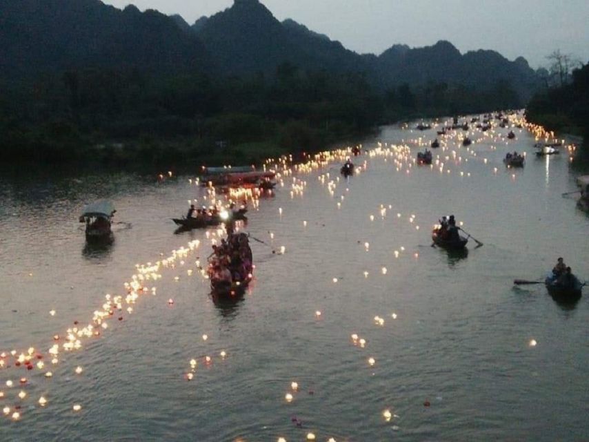 Hanoi: Perfume Pagoda - Yen Stream Boat Ride, Lunch & Cave - Crowds, sellers, and the festival season