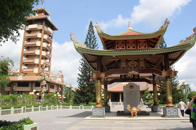 HCM City: 1-Day Cu Chi Signature Tunnels & Liberated Village - What the guides add to the day