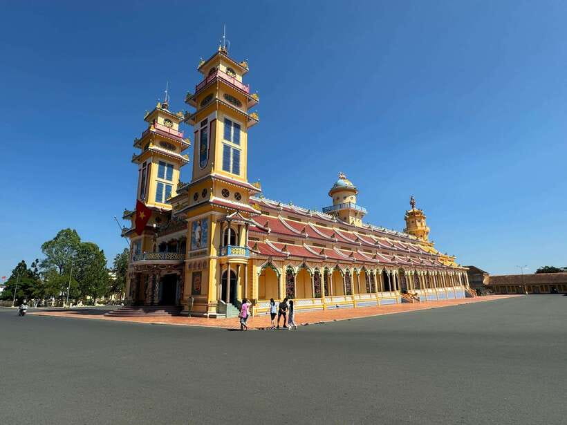 HCM: Cu Chi Tunnels, Cao Dai Temple, Black Virgin Mountain - Entering the Cu Chi Tunnels