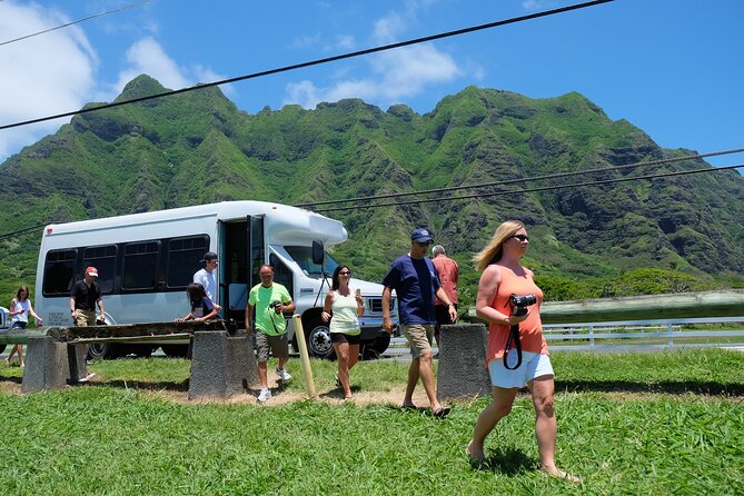 Hidden Gems of Oahu Circle Island Tour with Byodo In Temple - Lunch on the North Shore
