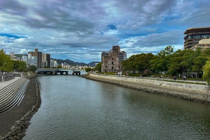 Hiroshima and Miyajima Day Trip with Itsukushima Shrine & Ferry - Why this pairing works so well