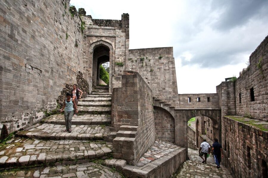 Historical Tour, Kangra fort &Rock cut temple from Dharmasla - Key points at a glance