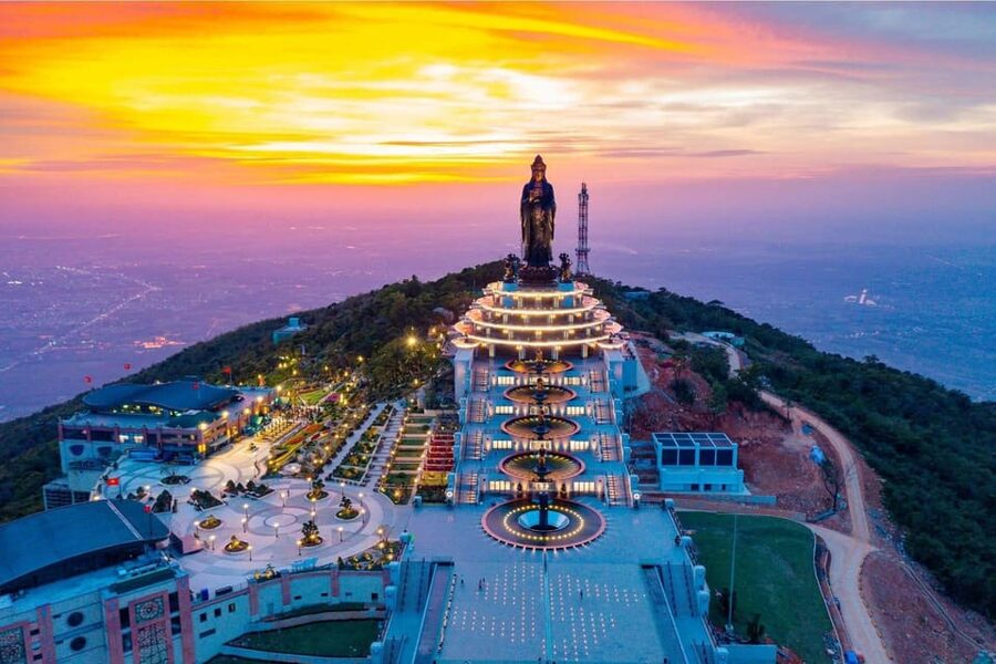 Ho Chi Minh: Black Virgin Mountain & Cao Dai Temple Tour - Riding the cable car up Ba Den Mountain