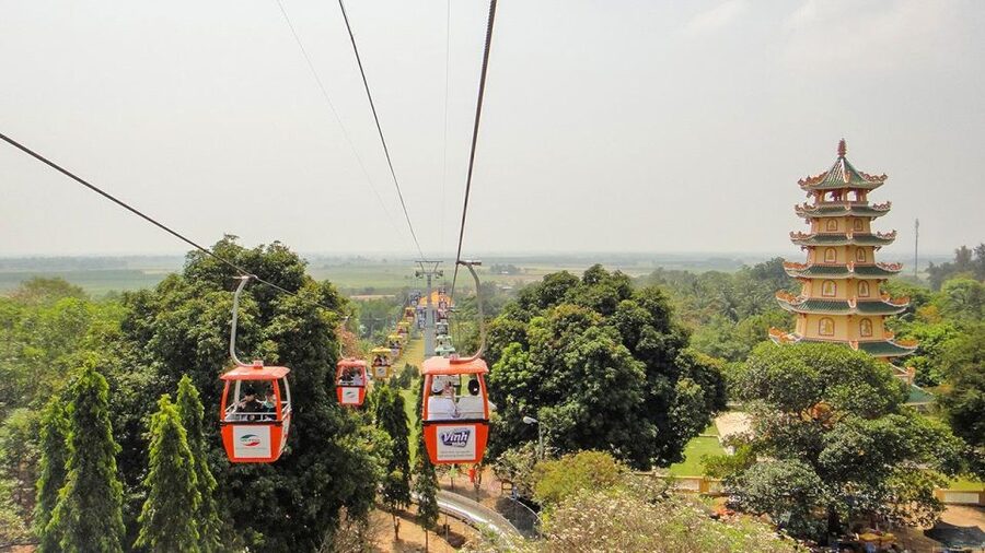 Ho Chi Minh City: Cao Dai Temple & Black Lady Mountain Tour - Lunch at Dinh Van Son