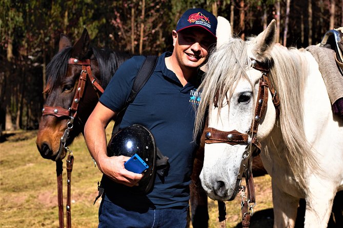 Horse Riding Chacan Mountain And Temple Of The Moon - Riding the ancient paths toward Chacan Mountain