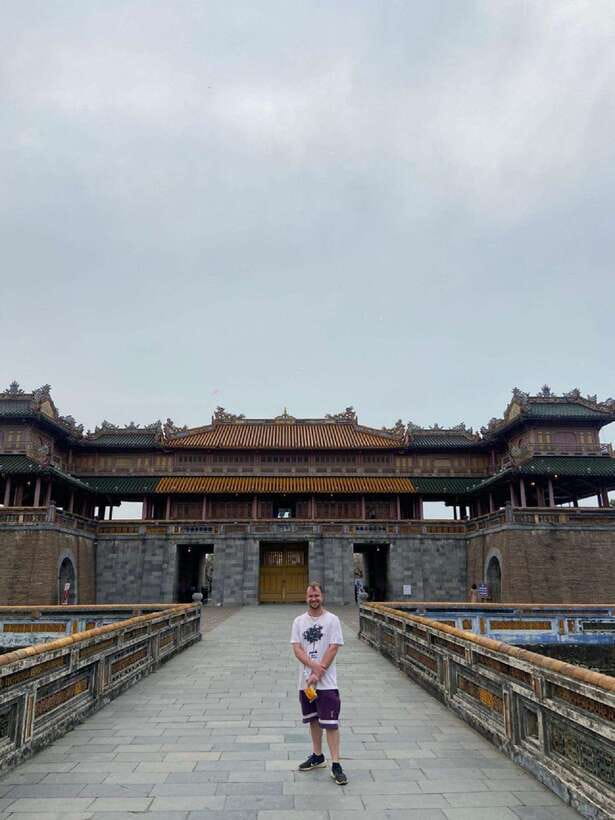 Hue City Highlights Tour: Pagoda, Citadel & Royal Tombs - A Hue lunch and a useful pause