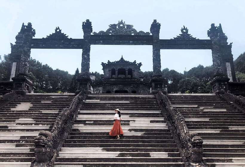 Hue City Highlights Tour: Pagoda, Citadel & Royal Tombs - The hat and incense village stop