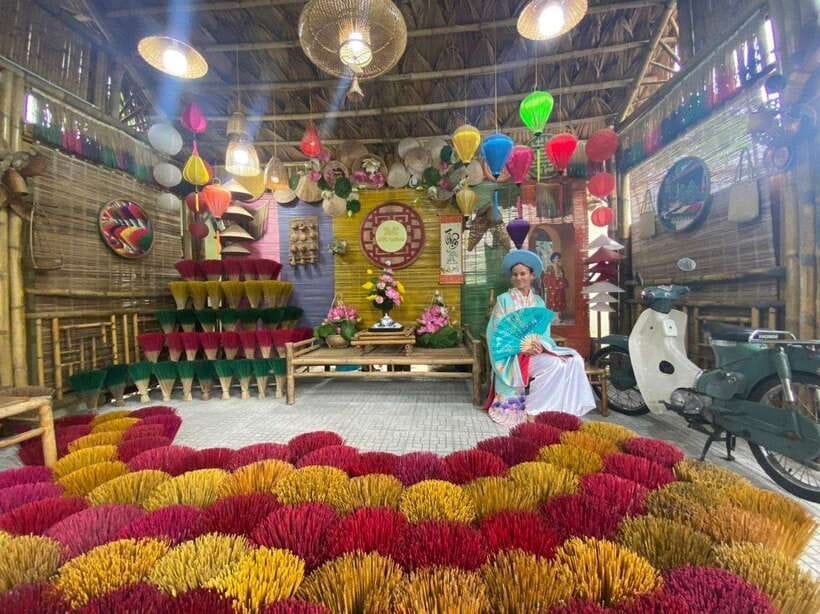 Hue City Highlights Tour: Pagoda, Citadel & Royal Tombs - Starting on the Perfume River