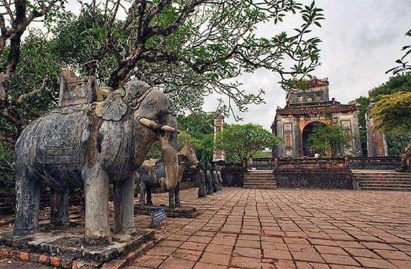 Hue City Motorbike Tour to Countryside, Pagoda & Royal Tombs - Lunch, timing, and what the $46 price covers