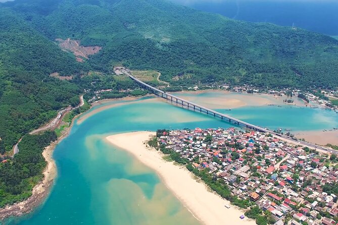 Hue Day Tour, Imperial Citadel, Khai Dinh Tomb & Thien Mu Pagoda - Lang Co Bay: a 20-minute pause on the road