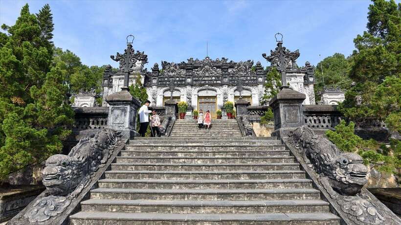 Hue : Dragon Boat Cruise to Thien Mu Pagoda and Tombs - Why this Hue outing works well in half a day