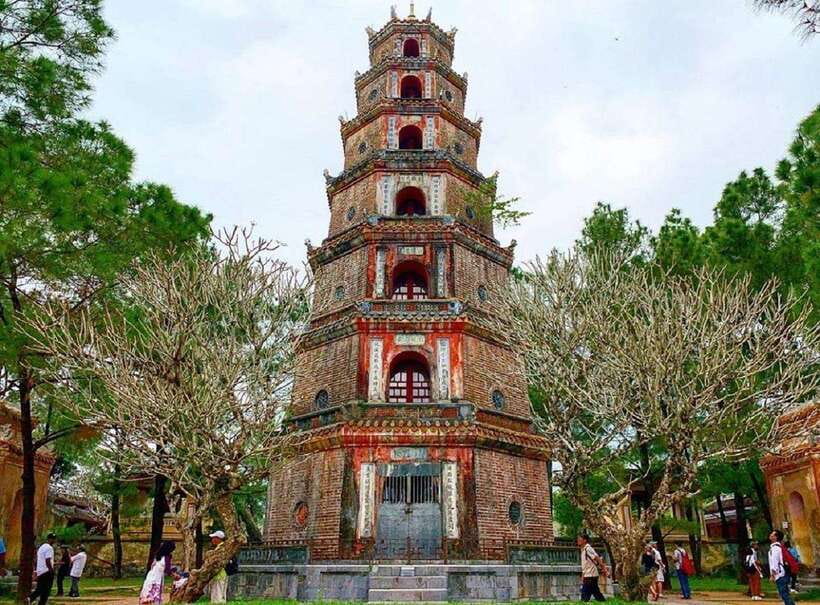 Hue : Dragon Boat Cruise to Thien Mu Pagoda and Tombs - Minh Mang Tomb and the Nguyen Dynasty’s second emperor