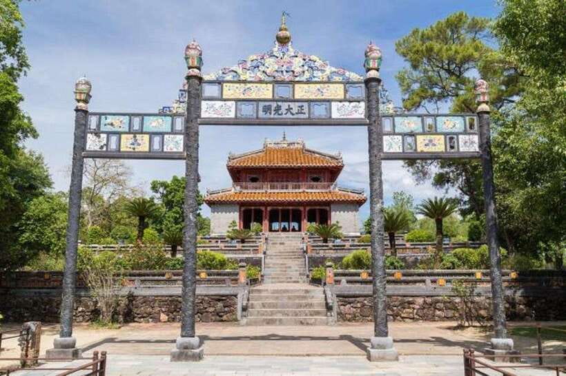 Hue : Dragon Boat Cruise to Thien Mu Pagoda and Tombs - Khai Dinh Tomb and its dramatic change of style