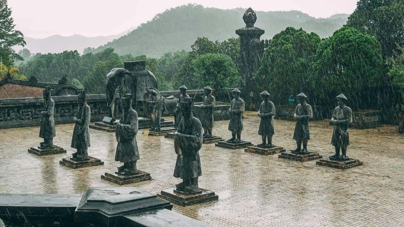 Hue : Dragon Boat Cruise to Thien Mu Pagoda and Tombs - Guide support and the practical side of the day