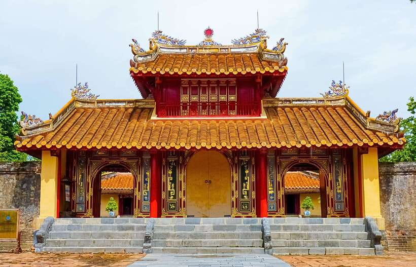 Hue: Explore the Royal City Customize with Dragon Boat - The abandoned water park for photographers