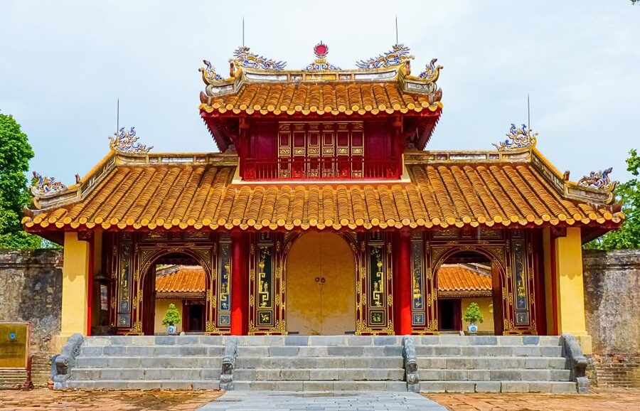 Hue: Hue Royal Tombs Tour Visit 3 Best Tombs & Pagoda - Tu Duc Tomb: lakes, gardens, and a more personal mood